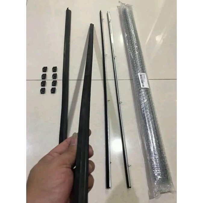 List/ Karet Pelipit Kaca Luar Mobil Katana Dan Jimny Original