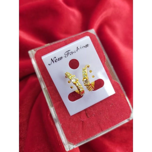 anting permata putih