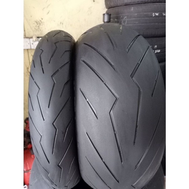 Pirelli diablo Rosso III 240-45-17 & 120-70-17