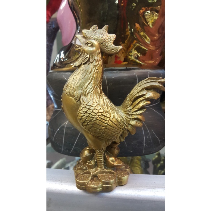 Patung ayam logam medium