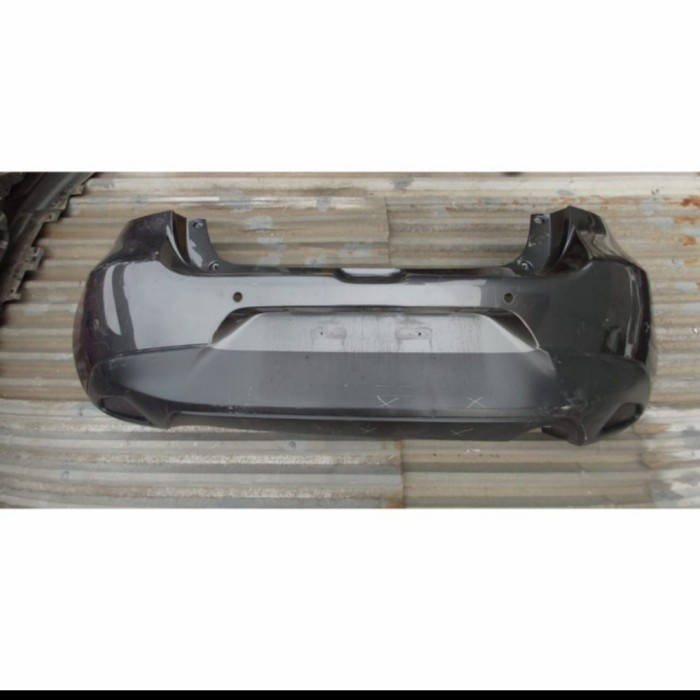 {BEKAS} bumper belakang Mazda 2 skyactiv original Berkualitas