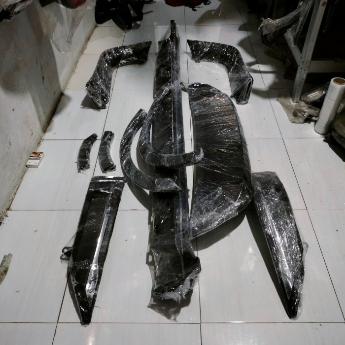 {BEKAS} Bodykit venturer 2017-2020 original Berkualitas