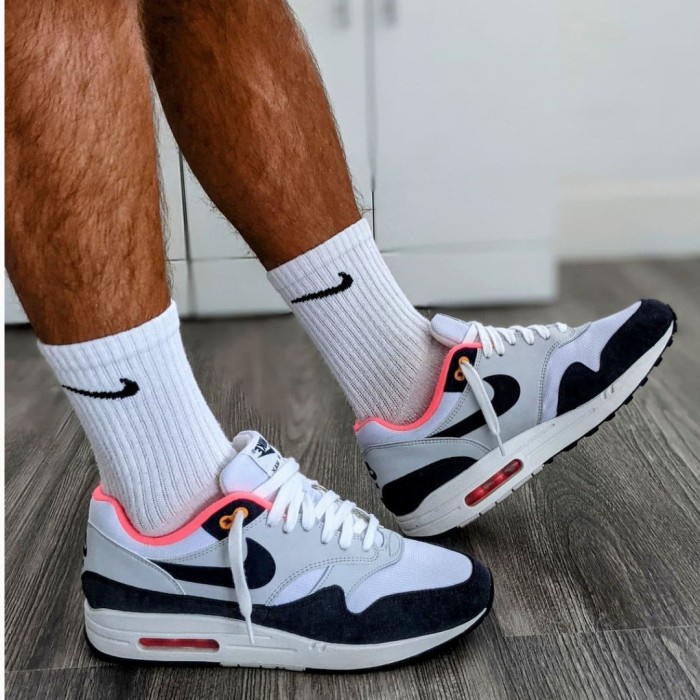 Kaos Kaki - Nike Everyday Lightweight Crew Socks ( Kaos Kaki Nike) Original Bnip