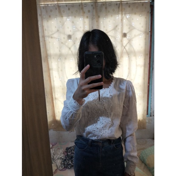 Blouse korea warna putih/lengan panjang