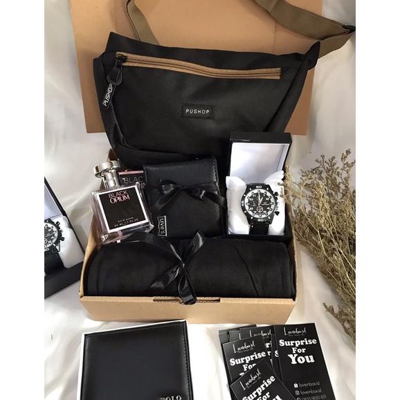 

PREMIUM HADIAH ULANG TAHUN COWO / KADO ULANG TAHUN / HAMPERS KADO COWO / KADO COWO / KADO PACAR / GIFT BOX COWO / KADO ANNIVERSARY / JAM TANGAN PRIA / PARFUM / HADIAH ULTAH / HADIAH WISUDA / HADIAH ANNIVERSARY / HADIAH PACAR Kualitas no 1