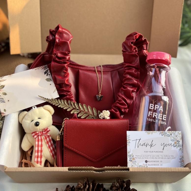 

Big Sale 10.10 Sale | Hampers Giftbox Alea Red / Maroon Series | Hampers Natal | Hampers Christmas | Gift Birthday Wedding Graduation | Hampers Custom Big Sale