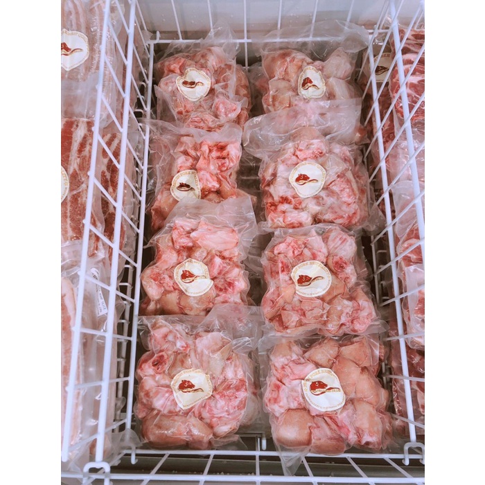 

CUKIOK / KAKI DEPAN BABI POTONGAN / PORK LEG