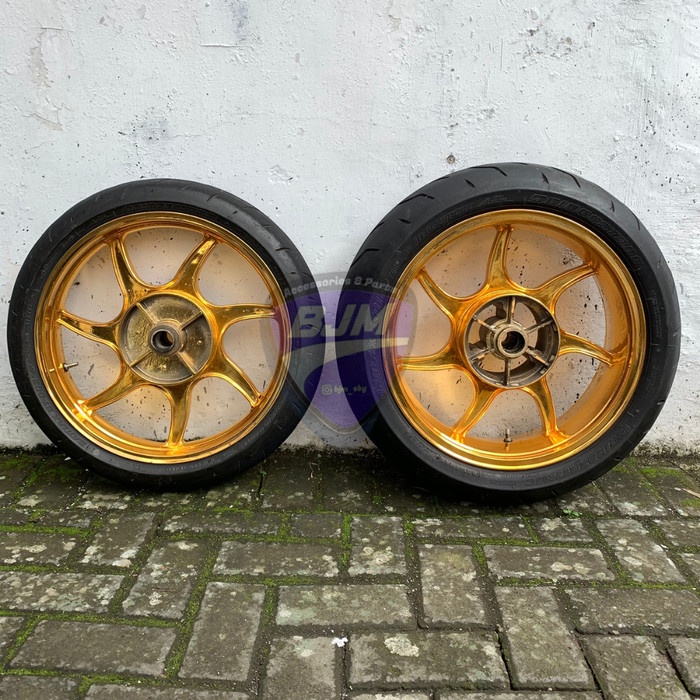 Ternampoll Ban Luar Bridgestone Battlax S21 180/55 Ring 17 Ban Tubeless