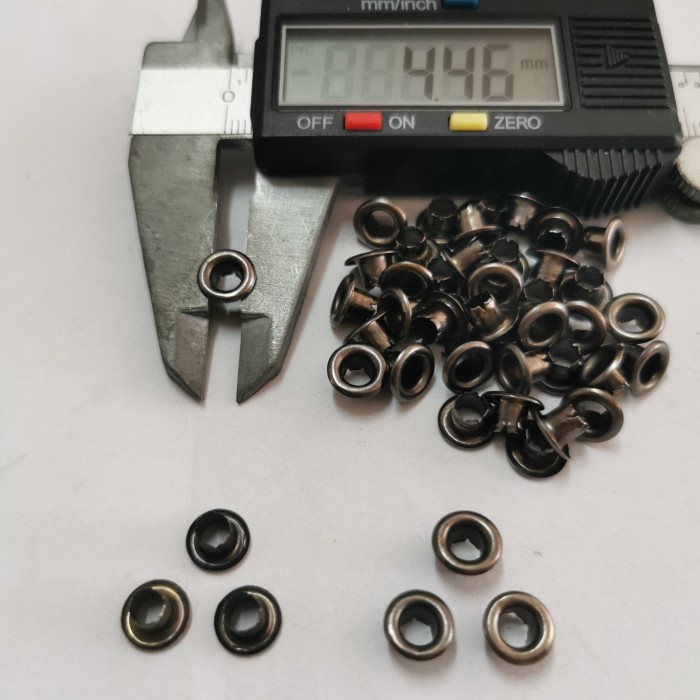 

mata ayam 201 / mata eyelet 4mm blacknikel / 10.000pcs