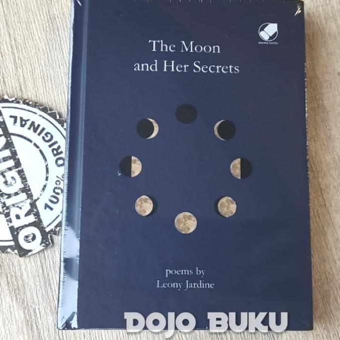 Buku Novel The Moon and Her Secrets by Leony Jardine