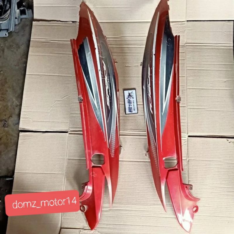 COVER BODY BELAKANG MOTOR HONDA SPACY WARNA MERAH PLUS STRIPING