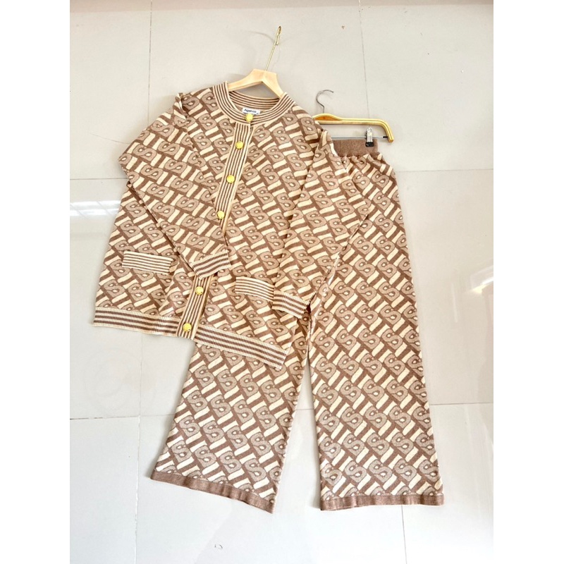 [AMAZED PEOPLE] Set Monogram Cardigan Agan.co
