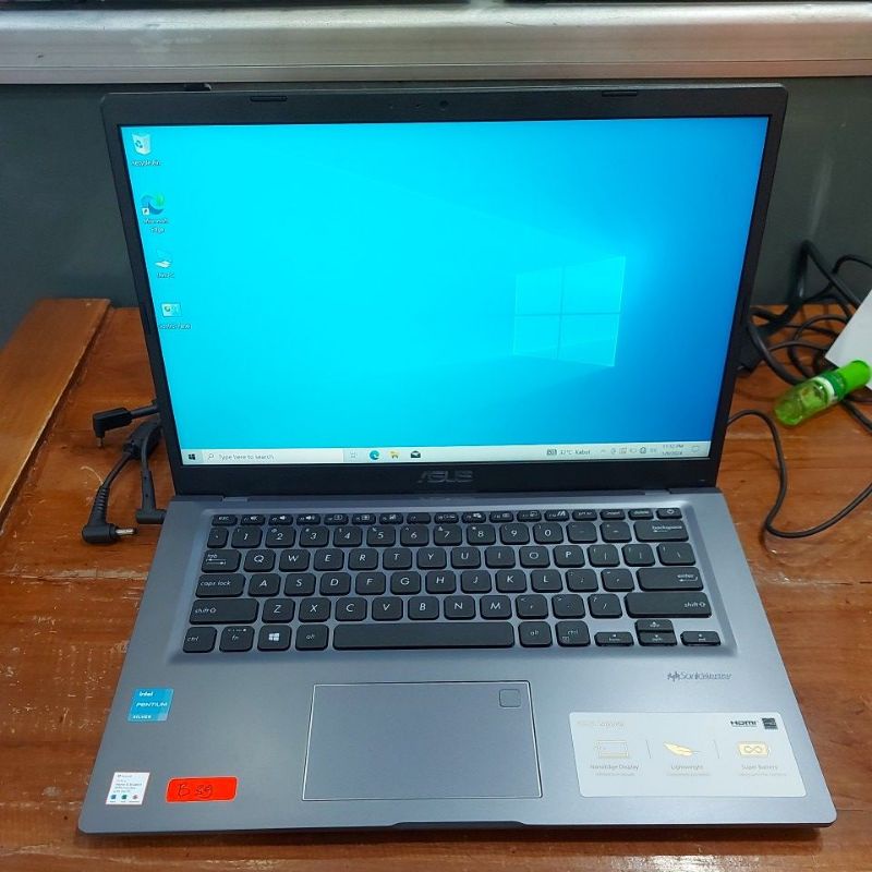 Laptop asus intel pentium ram 8gb ssd 256gb vivobook X415KA Baru display 22