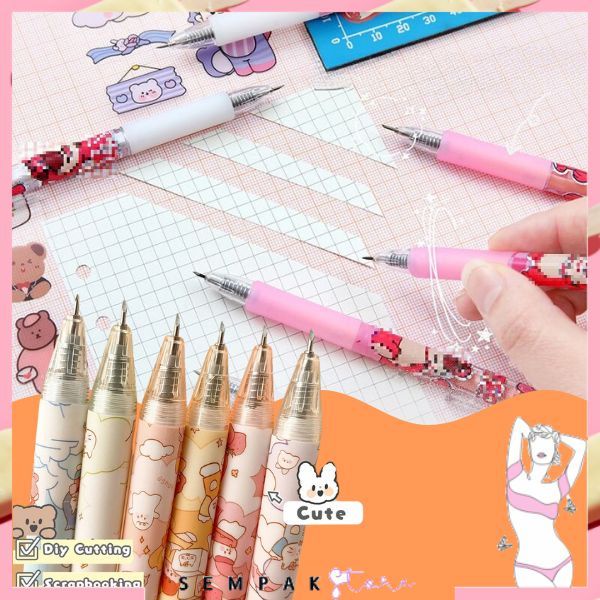 

SS Pemotong Kertas Bentuk Pena Karakter Kartun Bear Strawberry Lucu Cutter Pen Knife Cut Stickers Scrapbooking Alat Pemotong Stiker Bentuk Pena Cutting Tools Portable Knife Carving DIY