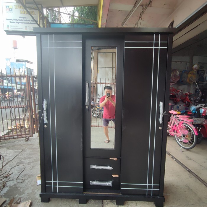 LEMARI PAKAIAN SLIDING / LEMARI BAJU MINIMALIS 3 PINTU HITAM