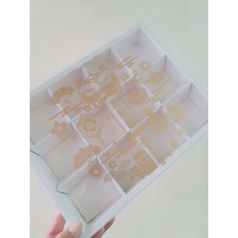 

5 pcs dus box cookies nastar mika motif imlek putih sekat 12 uk 7.3 cm