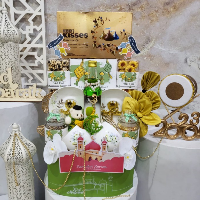 

Kualitas terbaik] Paket Dekorasi Lebaran Idul Fitri Hampers Parcel Hadiah Kue Kering 044