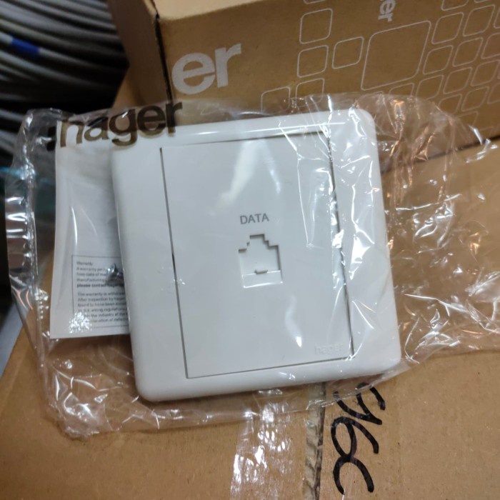 FACEPLATE OUTLET DATA CAT 6 HAGER