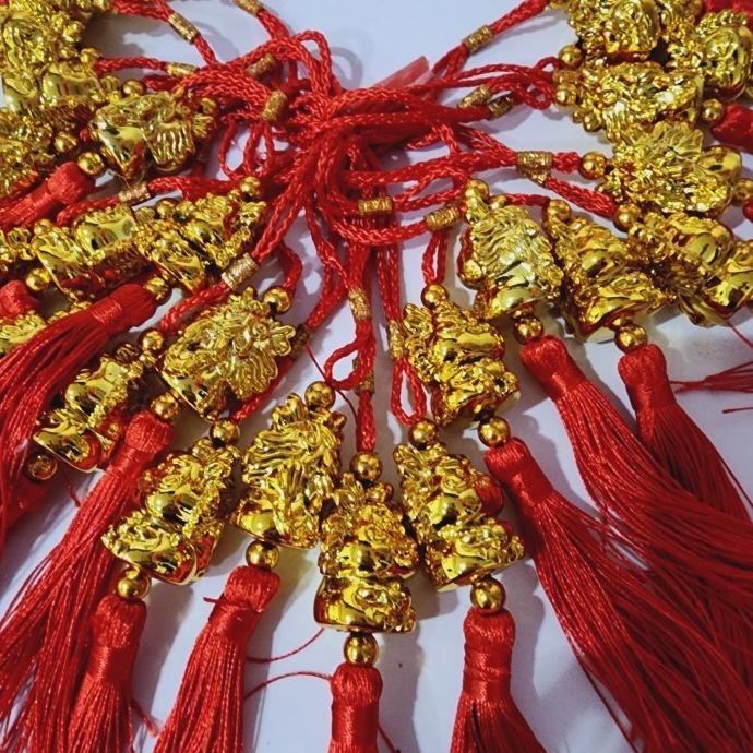 

Trend Gantungan Naga Emas 2024 Dragon Year Tinsel Dekor Hiasan Parcel Imlek Stok Terbatas