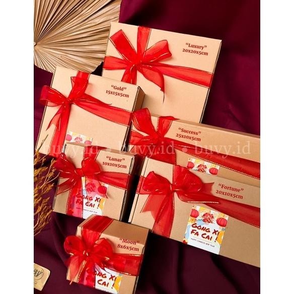 

TRE Hampers Imlek SUCCESS | Box 25x10x5 | Hampers Gong Xi Fa Cai | Parcel Chineese New Year | Tahun Macan | Hampers Chocolate | Kado Tahun Baru Cina 2022 | Hampers Aesthetic CNY | Kue Snack Imlek | Coklat Imlek | Buvy.id TERLARIS