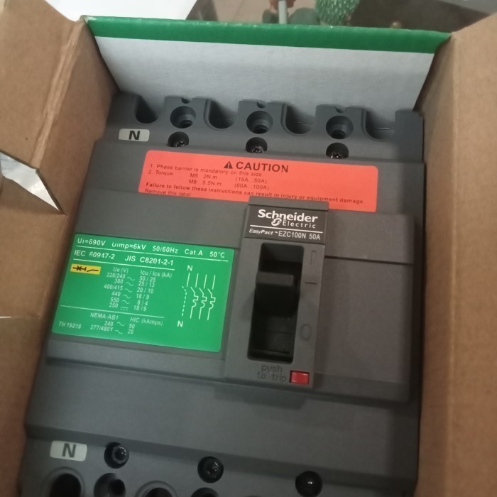 [New Ori] Schneider Mccb Breaker Ezc100N 4P 20A 18Ka Ezc100N4020 Original Diskon