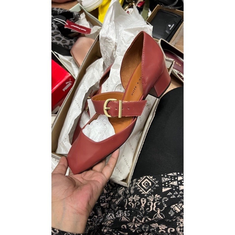sepatu charles and keith