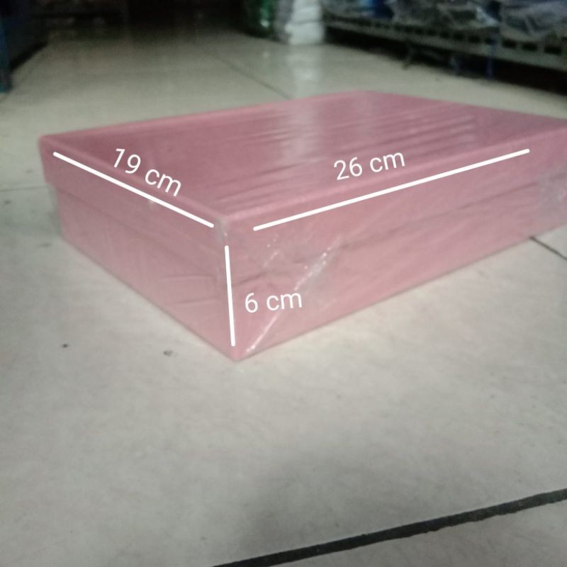 

Box kado ukuran 19 x 26 x 6 ( 1pcs )