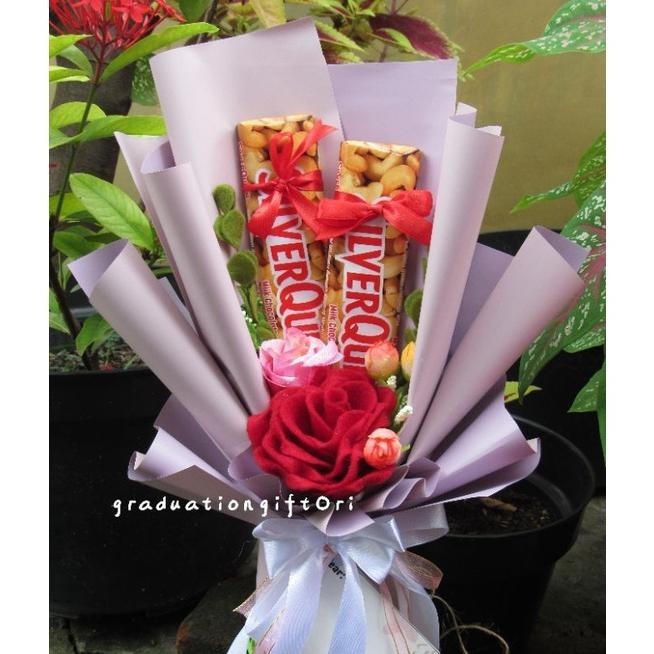 

Big Sale Bucket Bunga Valentine / Buket Coklat Silverqueen / Bouquet Coklat Diskom