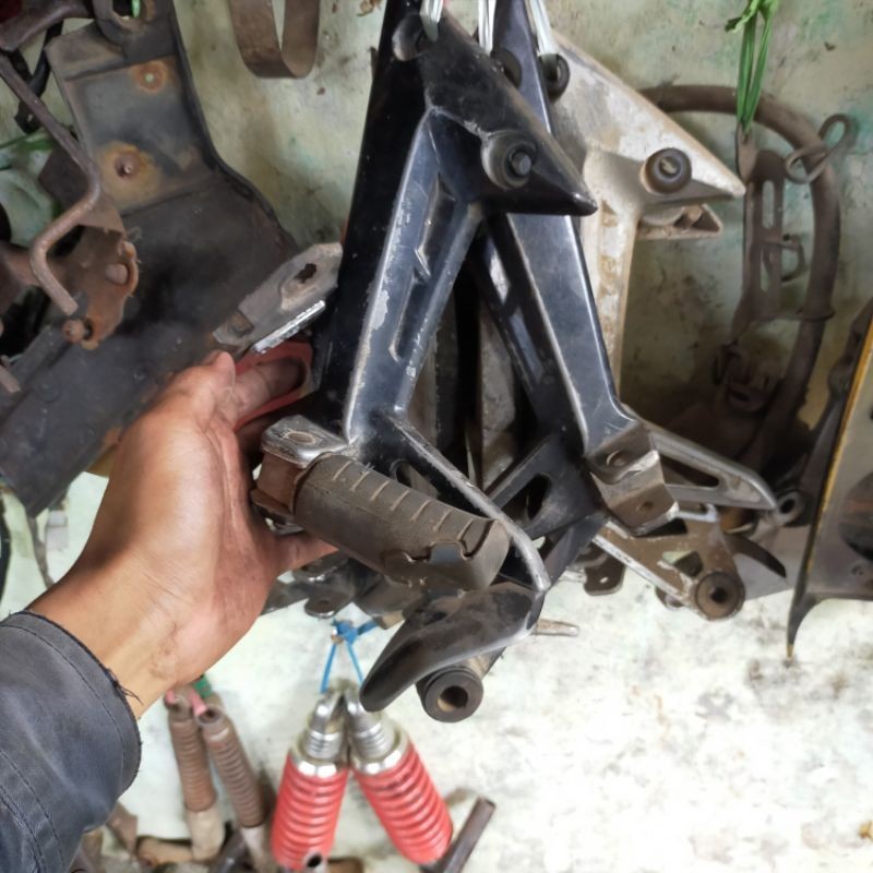 Step Postep Footstep Belakang Yamaha Jupiter MX Lama Old NJMX Original Bekas Copotan Motor Second 2n