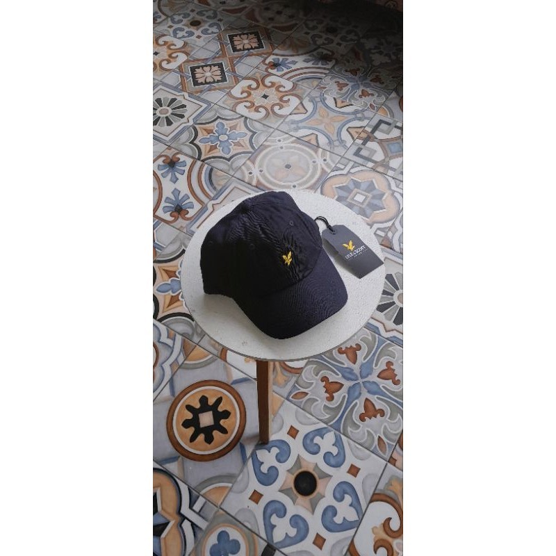 caps lyle & scott