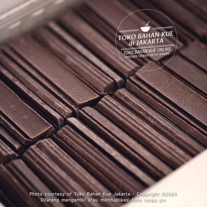 

BARANG TERLARIS !!! Valrhona Stick Couverture 55% 250gr Dark Batons Stik Chocolate Baking PACKING