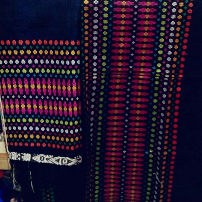 songket Tarutung motif pucca bintik biru