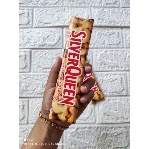 

PK4 COKLAT SILVERQUEEN 62GR EDISI VALENTINE CG9