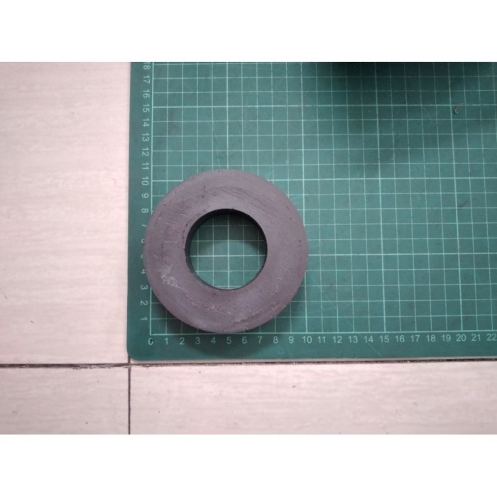 

Magnet Ferrite Diameter 99 X 50mm Tebal 20mm