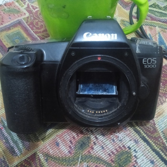 [HCY] bodi kamera semidigital film jadul Canon eos 1000 bekas