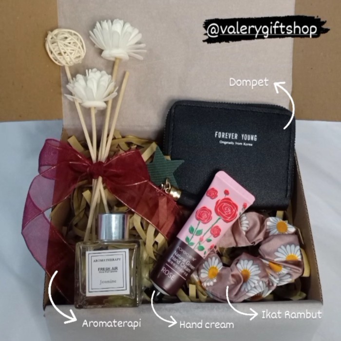 

Hampers Kado Hadiah Gift Box Valentine Pacar Wanita Ultah Natal Cewe