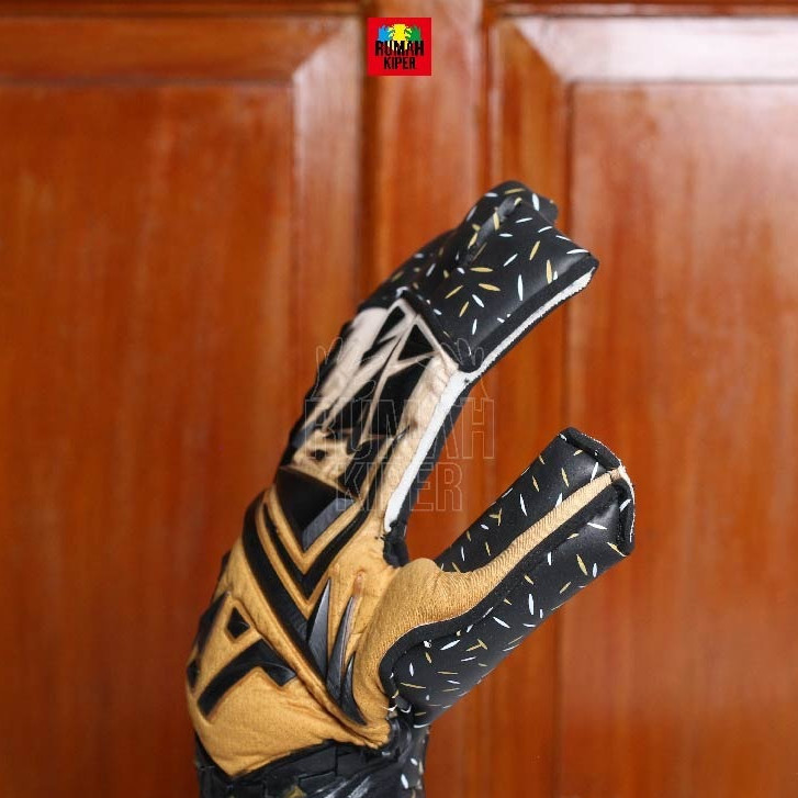 [BEST SELLER] NEW PRODUCT FAT OPTIMUS BLACK/GOLD ( SKU : FAT 22 ) Sarung Tangan Kiper