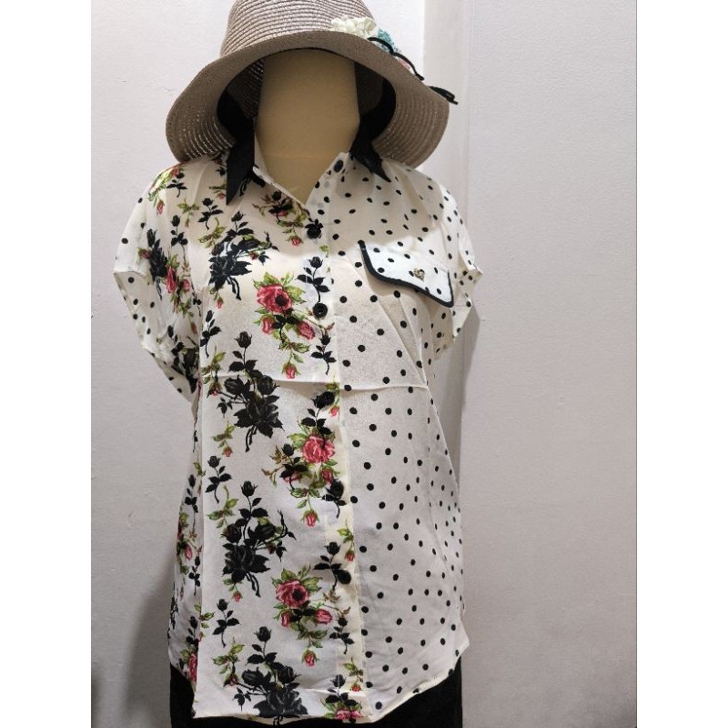 Kemeja Masaya Kemeja Wanita Krem Satin & Bunga-bunga (SALE)