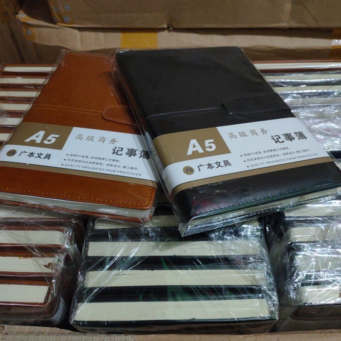 

Murah Buku Notebook Agenda Kerja Ukuran A5 Cover Kulit Kancing Magnet Promo Bergaransi