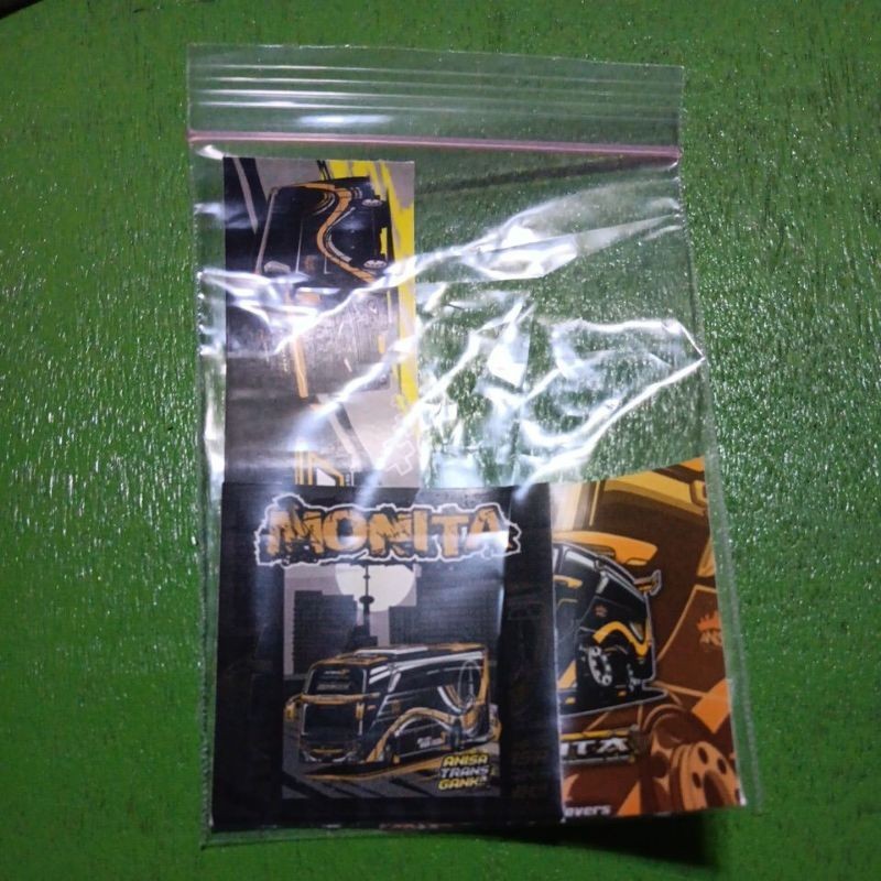 

Stiker monita 3pcs