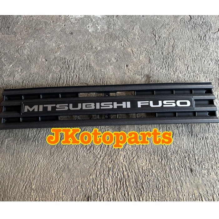 GRILL DEPAN FUSO FIGHTER PS220