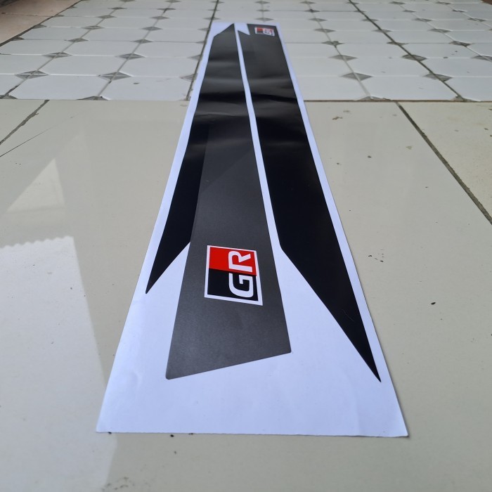 STIKER GR RAIZE / STIKER MOBIL RAIZE ROCKY GR / STICKER ROCKY RAIZE