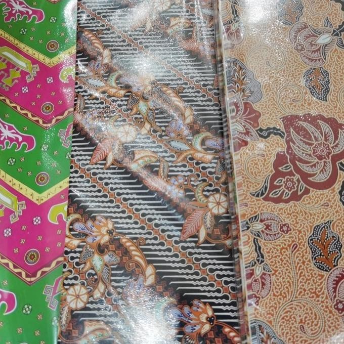 

New kertas kado KIKY isi 50 lbr/motip bunga dan batik - motip batik ,.