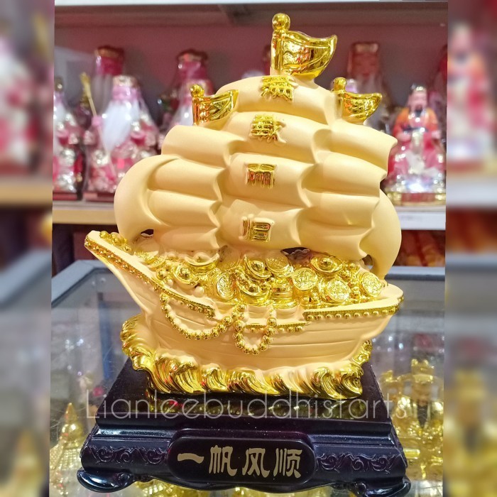Pajangan Kapal Emas Fengshui 19 Cm