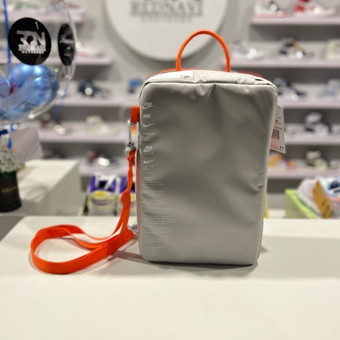 READY Nike Shoebag Smoke Grey Orange ( Tas Sepatu ) Original