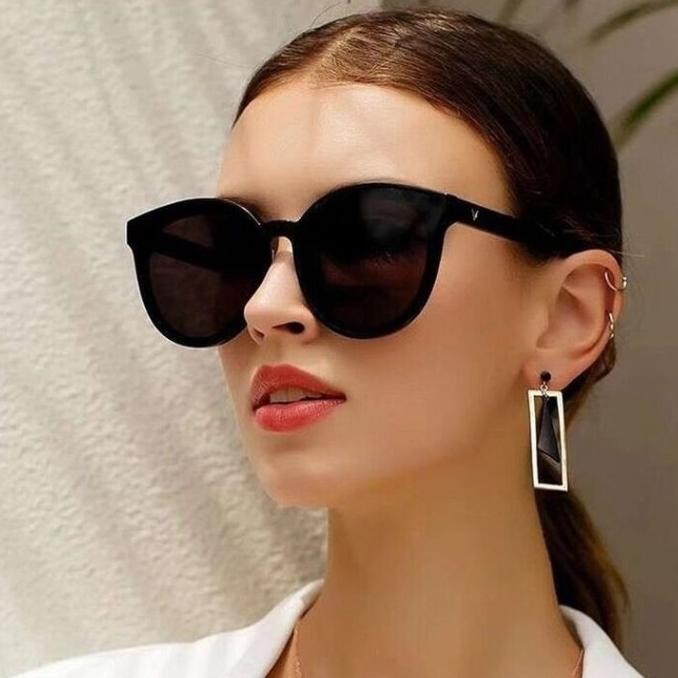 Kacamata Hitam Wanita Sunglasses Gentle Monster Blackpeter 01Premium