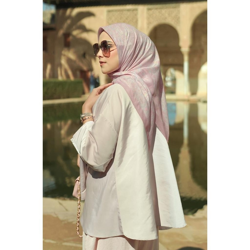 The Granada Voile Square - Pink Mist