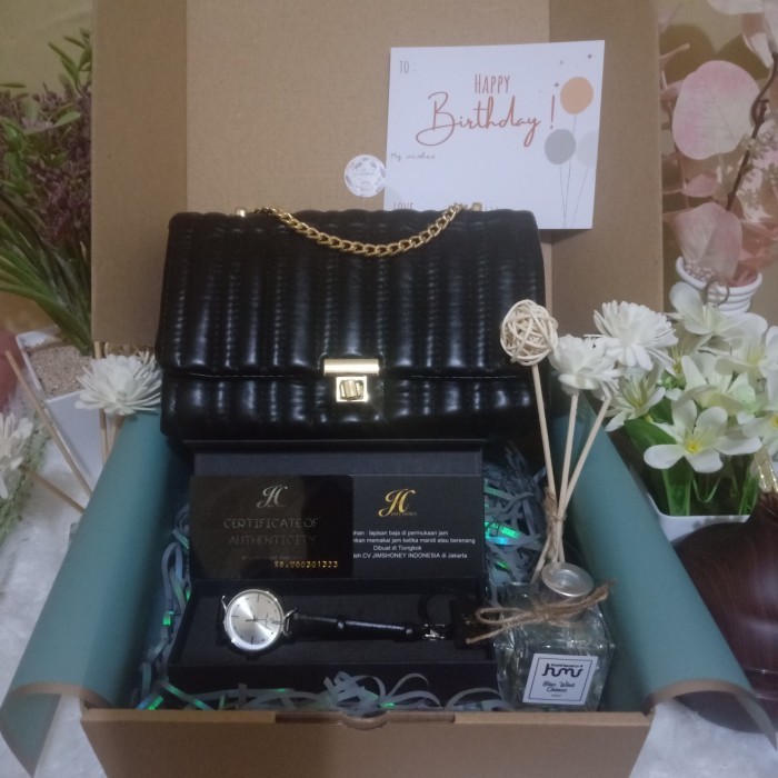 

Dece Hampers Wanita Kado Ulang Tahun Wanita Kado Ibu Mertua Tercinta
