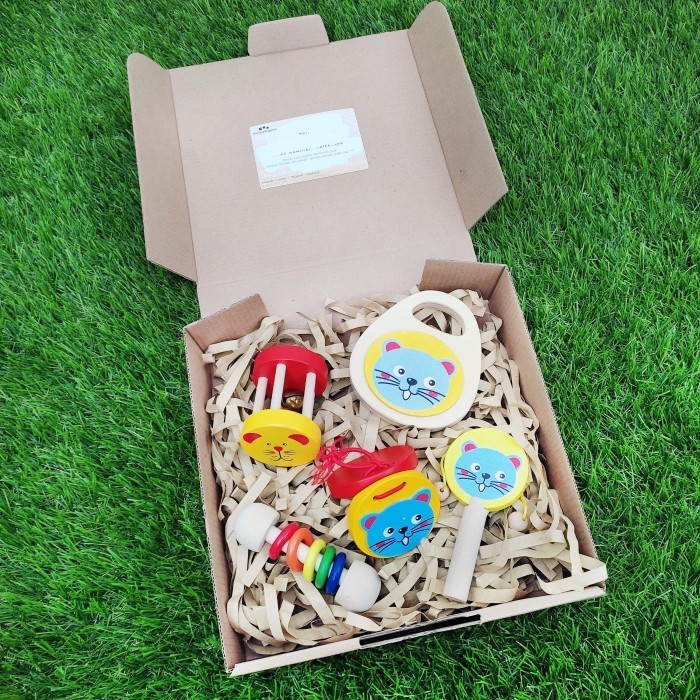 

Baby Toddler Hampers Gift - Wooden Rattle Musical Montessori Toys