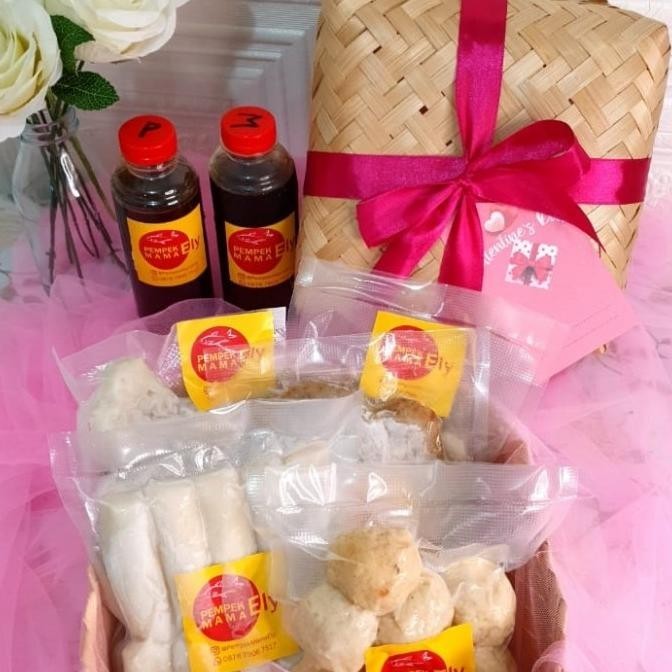 

Paket hampers valentine pempek gift parcel makanan